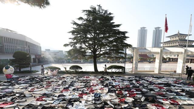 '권리 찾는' 동덕여대 시위에 난데없는 흉기 난동 예고…