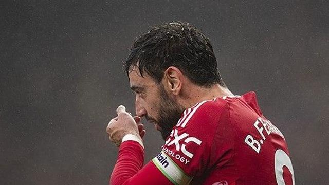 맨유 주장, 비행기에서 사람 살렸다...