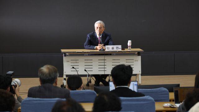 김종인, '명태균 사태' 尹 겨냥? 