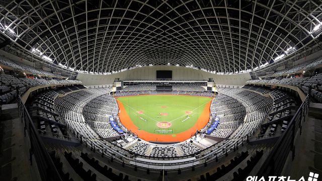 완공 1년 됐는데 지붕서 물 샌다니…타이베이돔 한국-대만전 3만3000석 매진, 4만석 아닌 이유는?