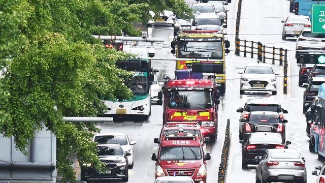 또 벤츠 전기차 화재…새벽 아파트 지하주차장서 발생