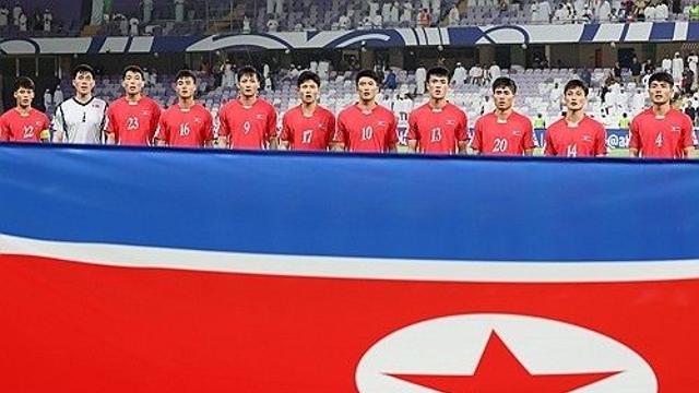 북한 축구, 충격의 '핵분열'…이란 칼날에 와르르 무너졌다→전반전 0-3 종료