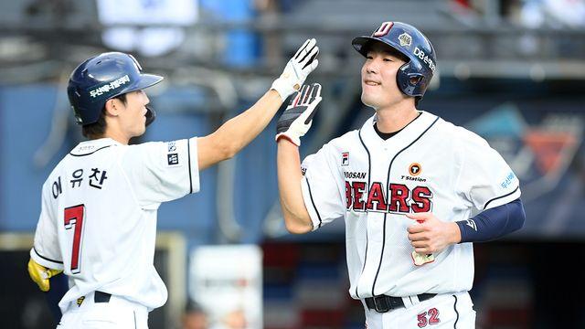 '베어스 원클럽맨' 김재호, 현역 은퇴 선언…