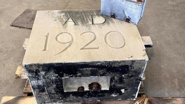 미국 고등학교에서 104년만에 발견된 타임캡슐..