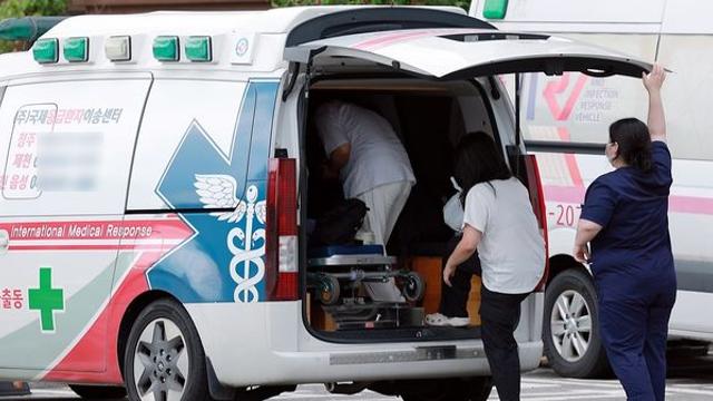 70대 운전자 스쿨존 인도로 돌진…행인 부상·반려견 즉사