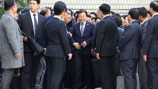 [속보] 이재명 선거법 위반 1심 징역형 집유...의원직 상실형