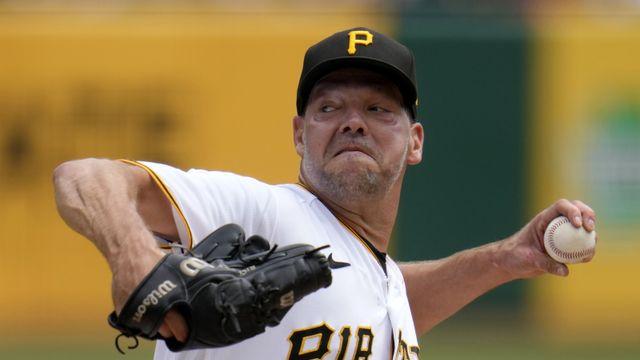 44세 투수 맞아? 새 팀 찾는데 프리미어12 ERA 0 행진 류현진 전 동료