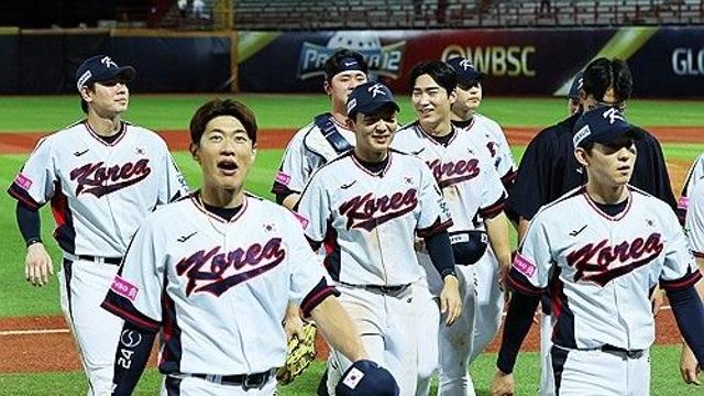 한국, 프리미어12 4차전서 도미니카공화국에 6점 차 대역전승(종합)
