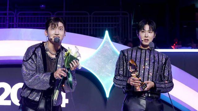‘20주년’ 동방신기, 케이팝 레전더리 아티스트 수상 “긴 시간 함께해주셔서 감사” [2024 KGMA]
