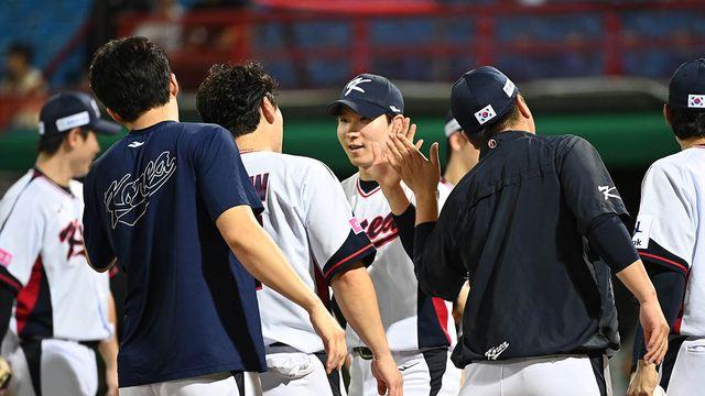 '3G 타율 0.455' 뜨겁게 달아오른 방망이…대표팀에서도 빛나는 '3할 유격수' 박성한 [프리미어12]