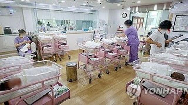 확 바뀐 20대 결혼·출산관…5명 중 2명은 '비혼 출산 가능'