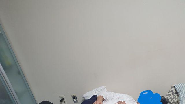 실시간 모르는 사람이 우리집에서 자고있음⋯!