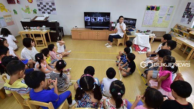 30대 유치원 교사, 아동 킥보드로 폭행...11명은 주먹으로 때려