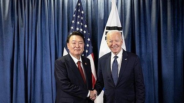 尹·바이든, 3차례 고별만남…