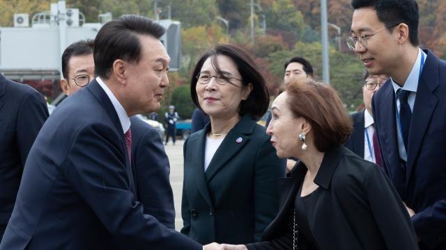 [이주의 여론조사] 대국민 사과 후 尹 지지율 20%대 회복…'與 위기감'에 보수층 일시 결집