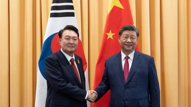 尹, 한중 정상회담…시진핑에 