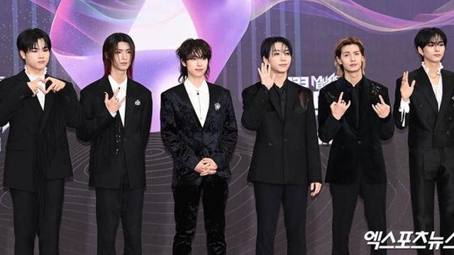 윤도현도 극찬한 엑디즈, 라이브+퍼포까지 美친 성장→K팝 슈퍼밴드 굳히기 [엑's 초점]