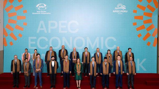 윤 대통령, APEC 일정 마무리...2025년 의장국 의사봉 받아
