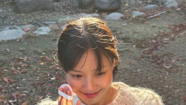 고민시, 니트 쇼핑을 부르는 '가을 감성 여친룩'