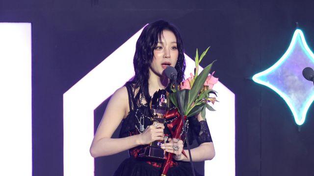 우기, 베스트 솔로 아티스트 수상 “둘째날도 수상, 정말 행복하고 감사” [2024 KGMA]