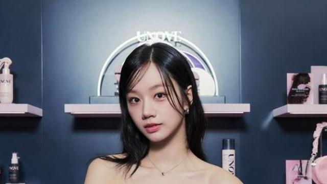 혜리, 블랙 미니 드레스 입고 러블리 매력 발산
