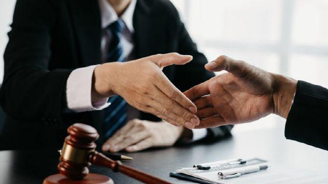 “교도소 제공품을 흉기로”…변호인 살해 시도한 30대 ‘징역 7년’ 구형