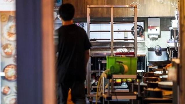 내수 부진 장기화에 판매직 11만명 급감···절반이 청년층