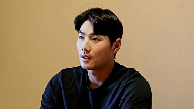 '한화→KT 보상선수 이적' 눈물로 이별하는 장진혁 