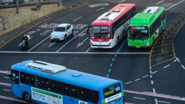 버스 기사 기근에 칼 빼든 서울시, 마을버스 ‘외국인 기사’ 모신다