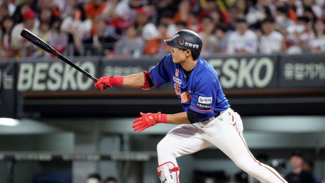 KT, FA 엄상백 보상선수로 외야수 장진혁 지명...