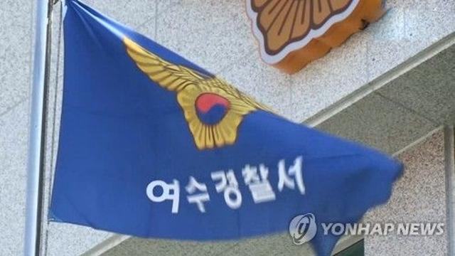 생후 7개월 쌍둥이 딸 살해 혐의 40대 친모 긴급체포