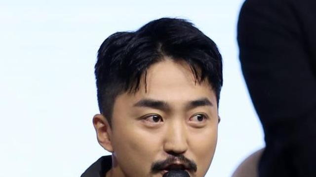 [왓IS] 유명재, 미모의 연하 여성과 열애설?…소속사 “사생활”