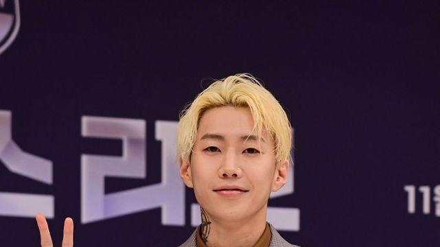 박재범, 간단하게 브이