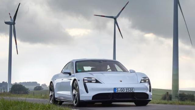 포르쉐 타이칸, 배터리 화재 위험으로 中서 1만5,906대 리콜