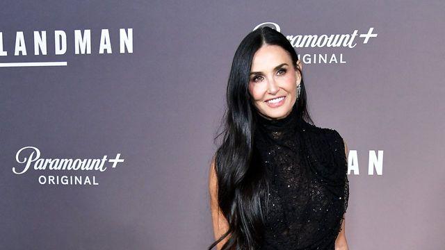 데미 무어, 맥퀸 SS25 컬렉션으로 '랜드맨' 프리미어를 우아하게 장식