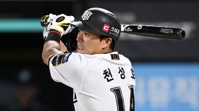 상대에 매 타석 변수 떠안기기…새 전략 세운 KT 천성호 “더 많은 인플레이타구를” [베이스볼 피플]