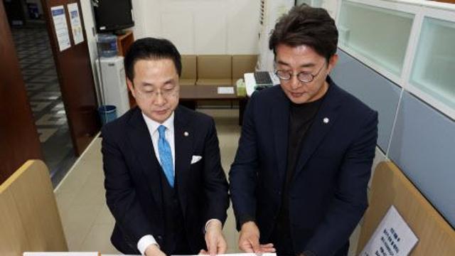 민주당, 윤한홍 의원 징계안 제출…