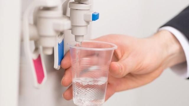 갈증이 안 난다고 그냥 두면 큰일 난다…겨울에도 계속 물을 마셔줘야 하는 이유