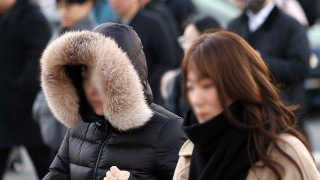 [오늘의 날씨] “입김 나오는 출근길”···중부내륙에는 ‘서리’