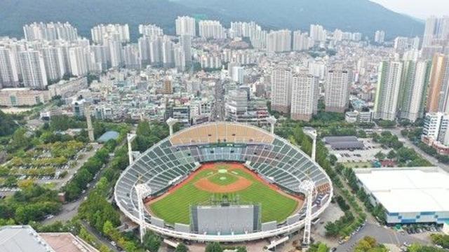 부산 사직구장 '돔구장' 대신 '개방형' 선택은 비용 탓