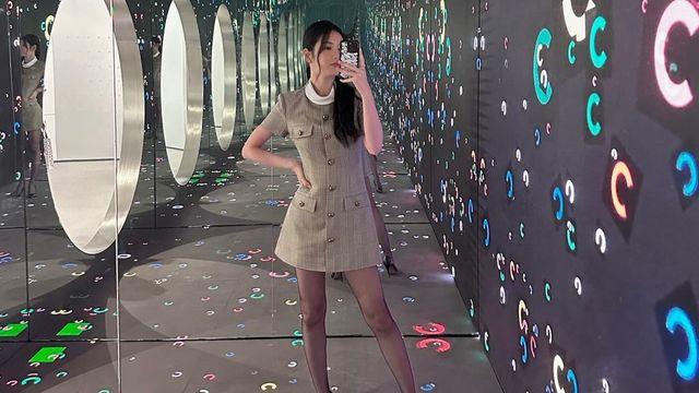 신예은, A라인 원피스와 스타킹의 완벽 조화…우아한 레트로 룩