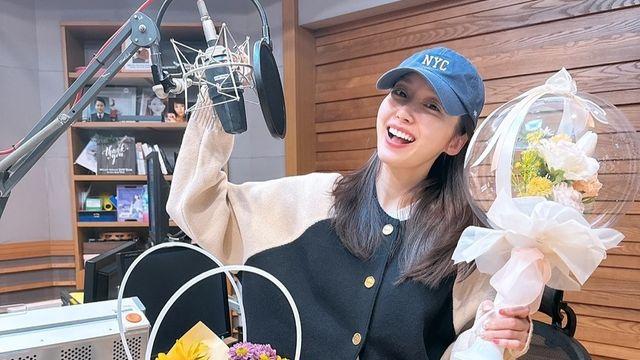 윤태진 아나운서, 라디오 DJ 1주년…스타일과 트렌드로 빛난 특별한 순간