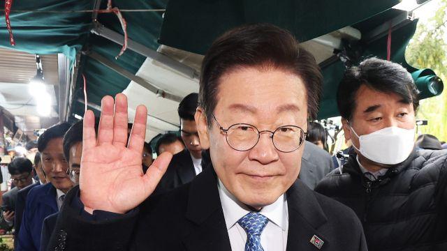 '징역형' 받고도 지지율 오른 이재명…차기 대권 李 43.6%, 한동훈 17.3%