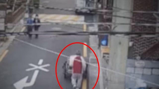 건물 앞 '사라진 택배' CCTV 돌려보니…손수레 끌며 택배 훔쳐