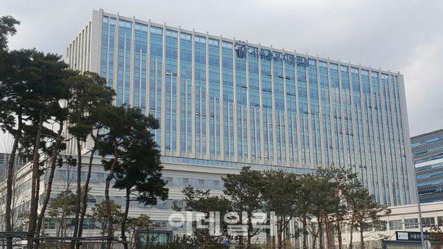 잠실야구장 주차장서 강도 시도한 40대 남성, 징역 4년