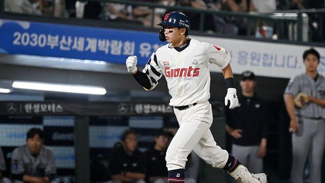 불펜 ERA 9위+유격수 자원 확보, 김민석 보낸 롯데의 결단 배경