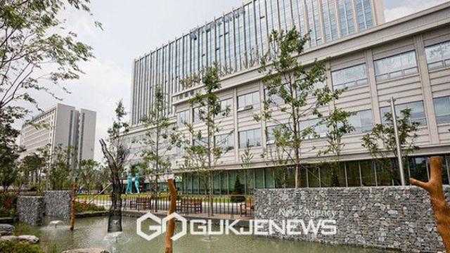 잠실야구장서 돈 뺏으려한 40대男, 징역 4년 선고