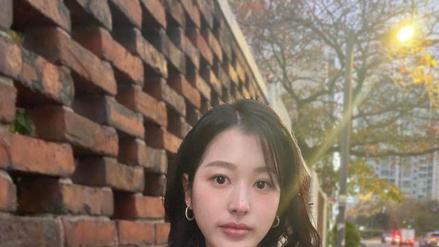 장다아, 그레이 코트와 미니스커트로 완성한 '얼죽코' 매력