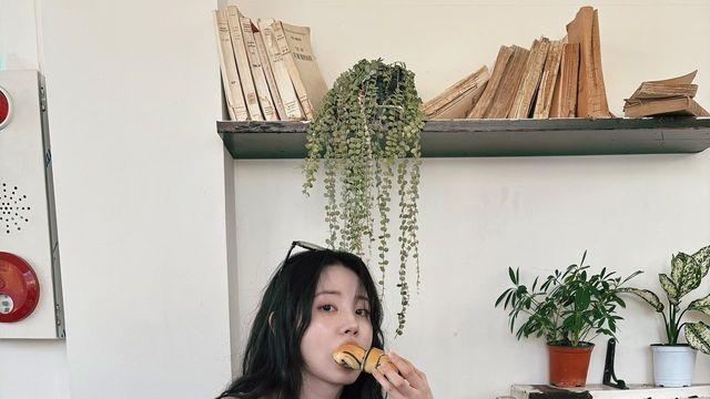 신시아, 스트릿 무드의 믹스매치룩… 세련된 힙스터 감성