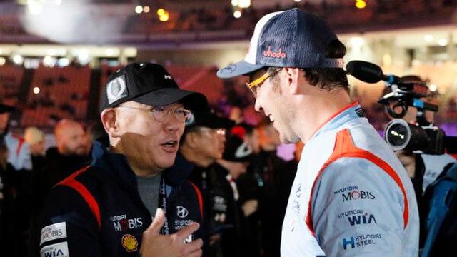 [2024 WRC 최종전 일본 랠리] 정의선 회장, 현대의 드라이버즈 챔피언십 획득 축하